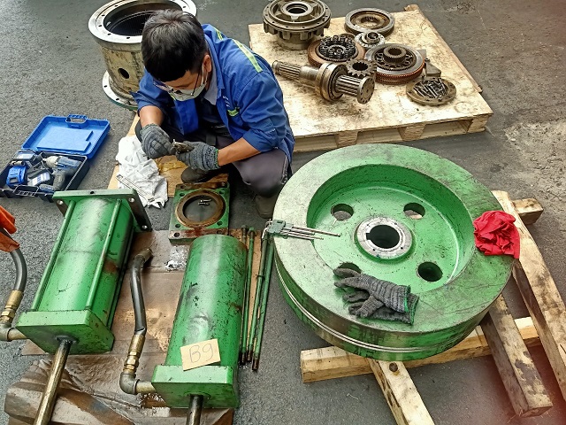 sua xi lanh khi may dap