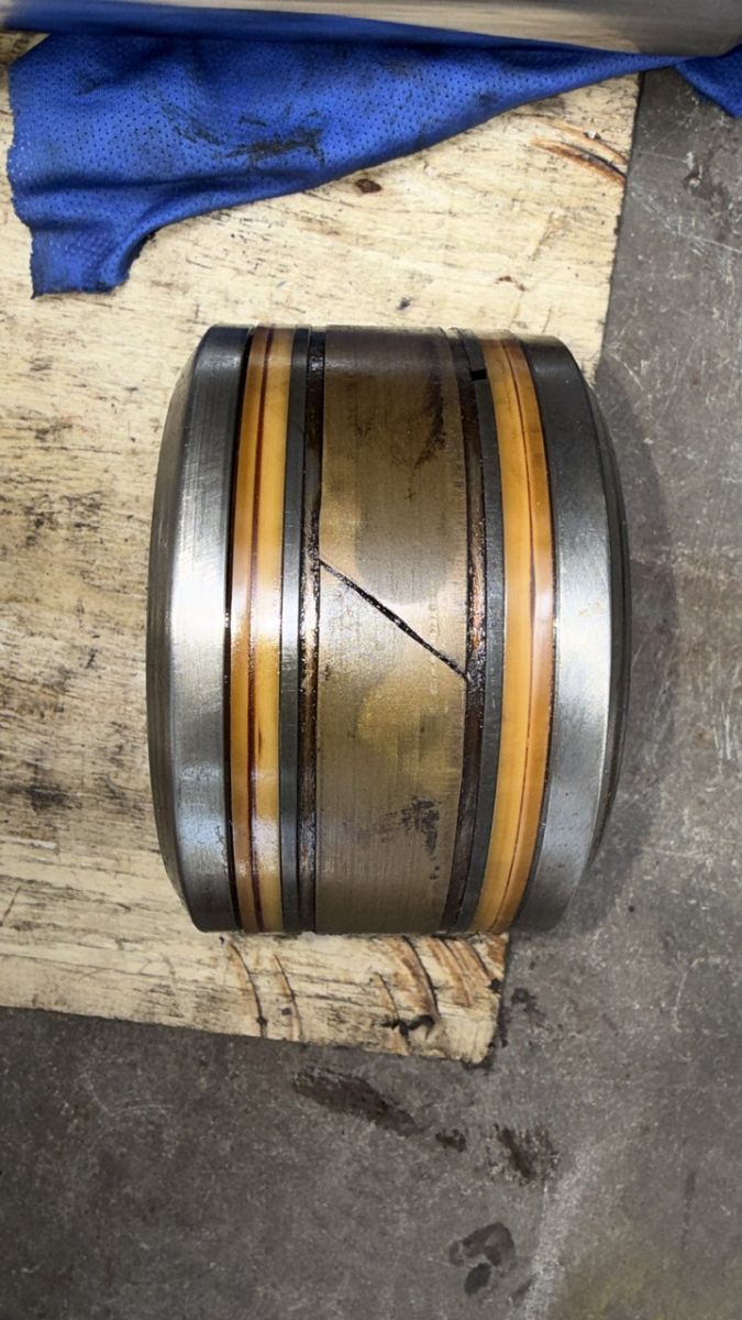 bảo dưỡng cơ cấu bánh lái thủy lực.jpg