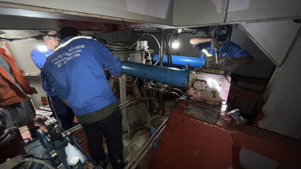 bảo dưỡng xy lanh lái thủy lực.jpg