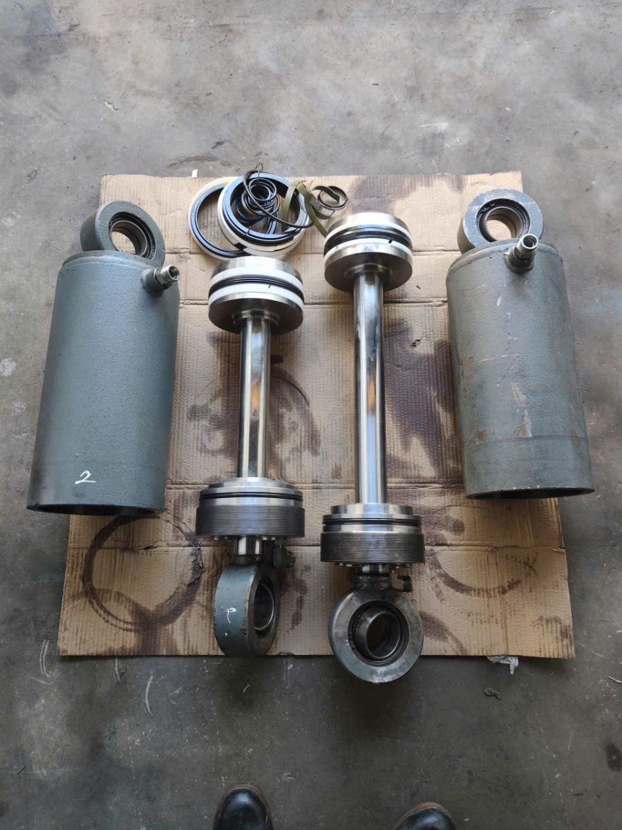 sửa chữa hệ thống điện điều khiển máy lái tàu biển.jpg