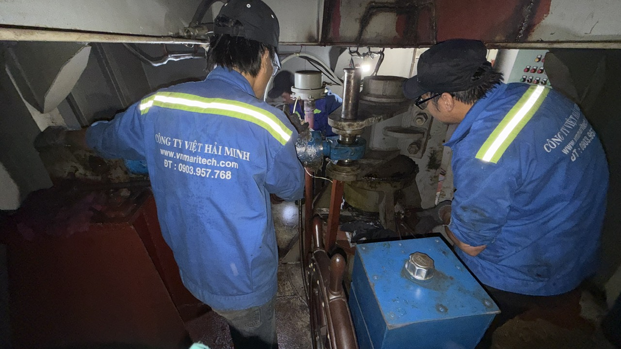 nâng cấp hệ thống máy lái tàu biển.jpg