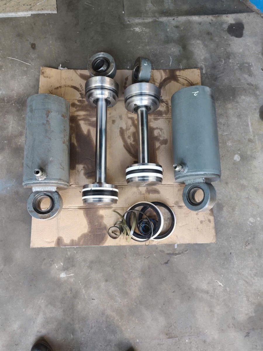 sửa chữa máy lái tàu biển.jpg