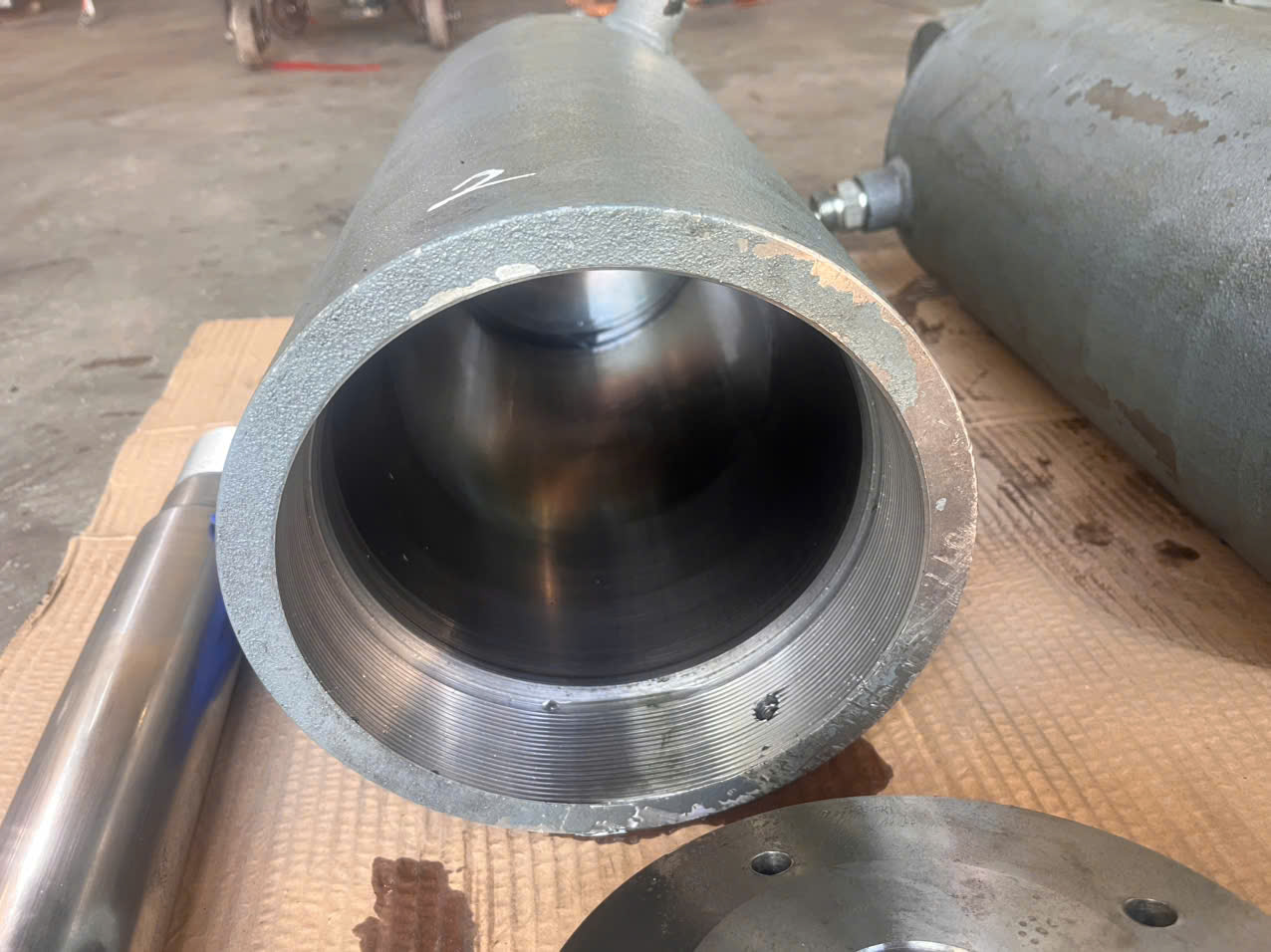 thi công lắp đặt hệ thống máy lái tàu biển.jpg