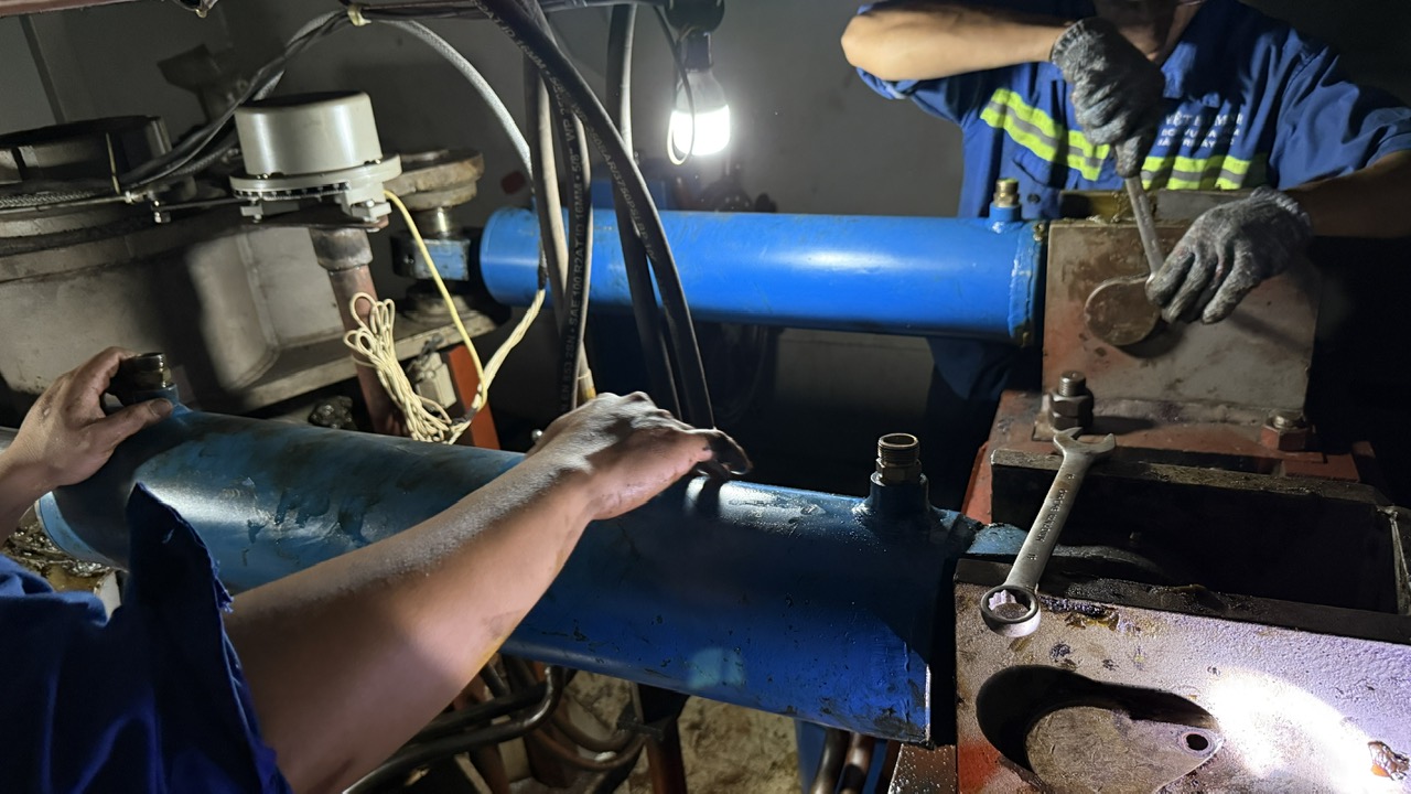 thiết kế hệ thống bánh lái tàu biển.jpg