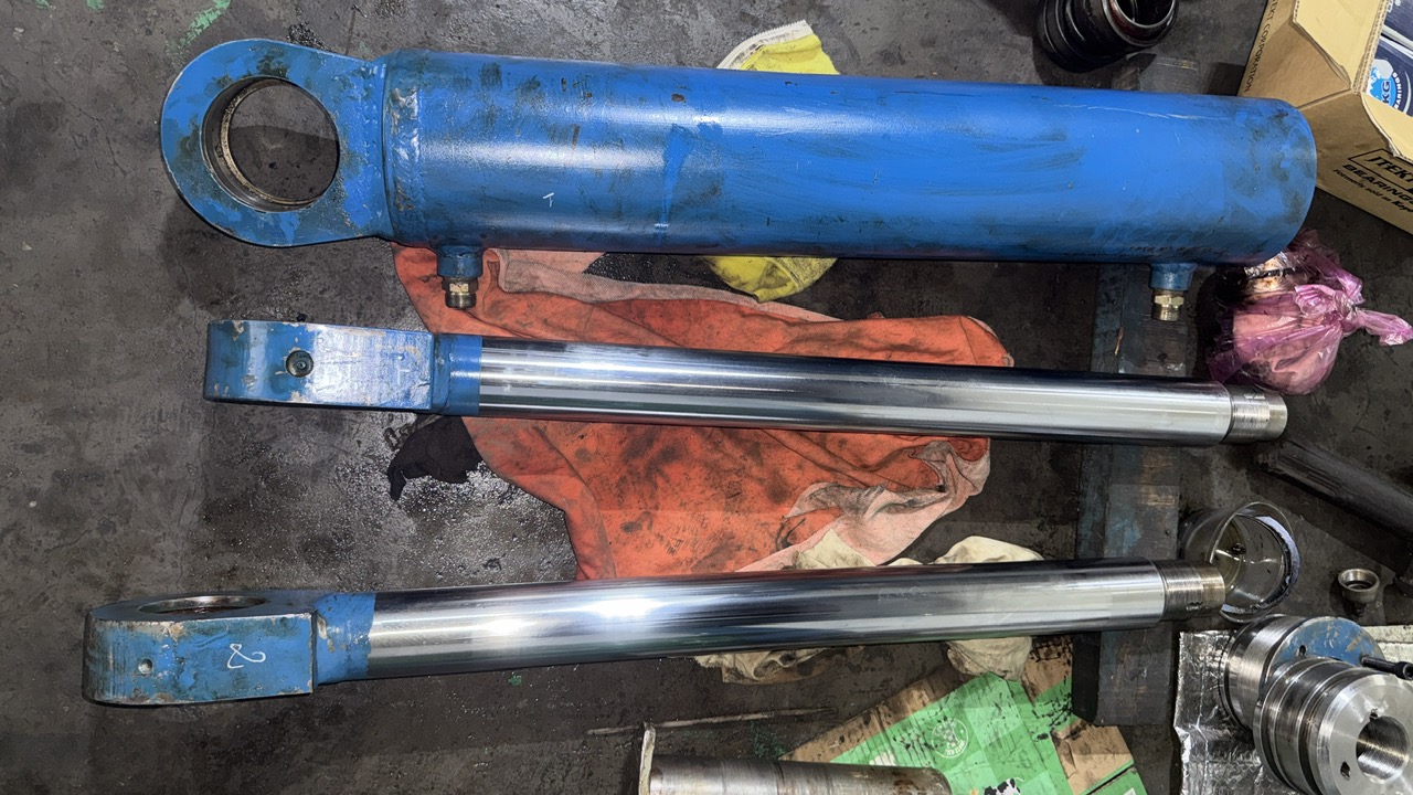 bơm thủy lực máy lái tàu biển.jpg