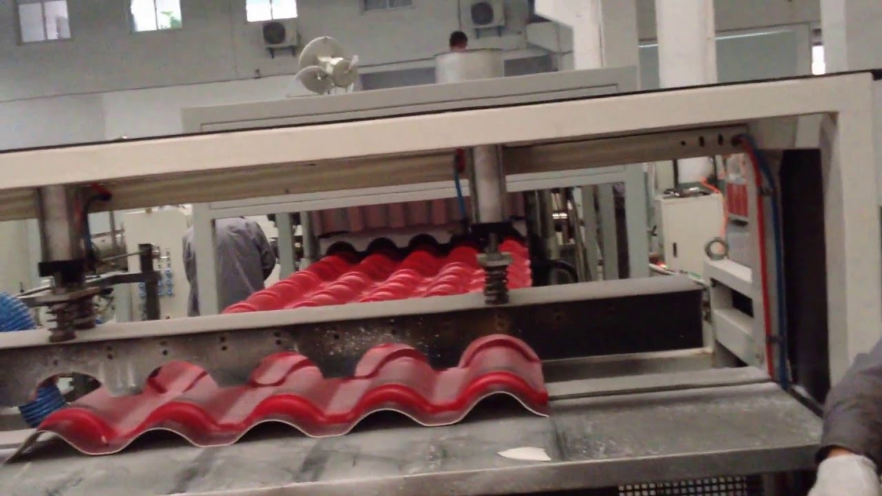 may-san-xuat-ngoi-nhua