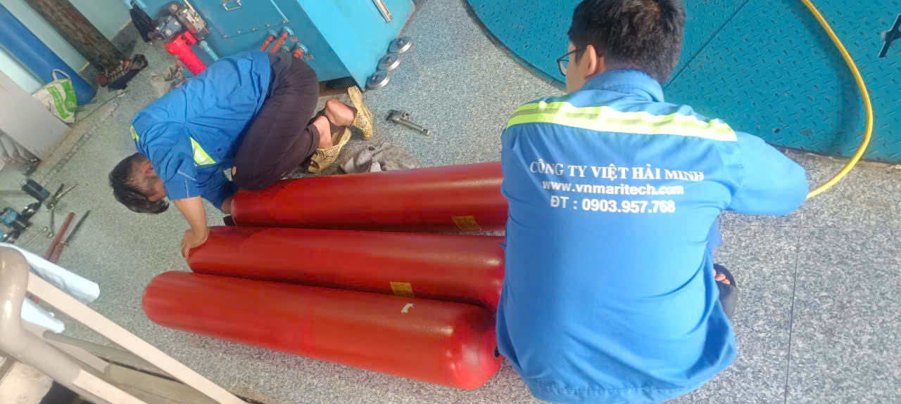 bình tích áp thủy lực cũ giá rẻ.jpg