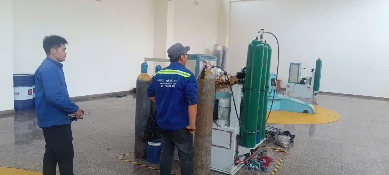 phân phối bình tích áp thủy lực chính hãng.jpg