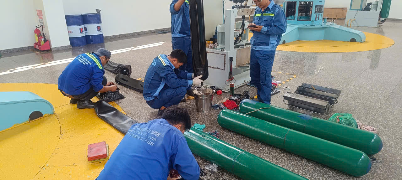 thay màng bladder bình tích áp công nghiệp.jpg