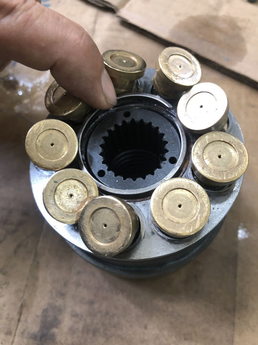 Sua chua bom piston thuy luc