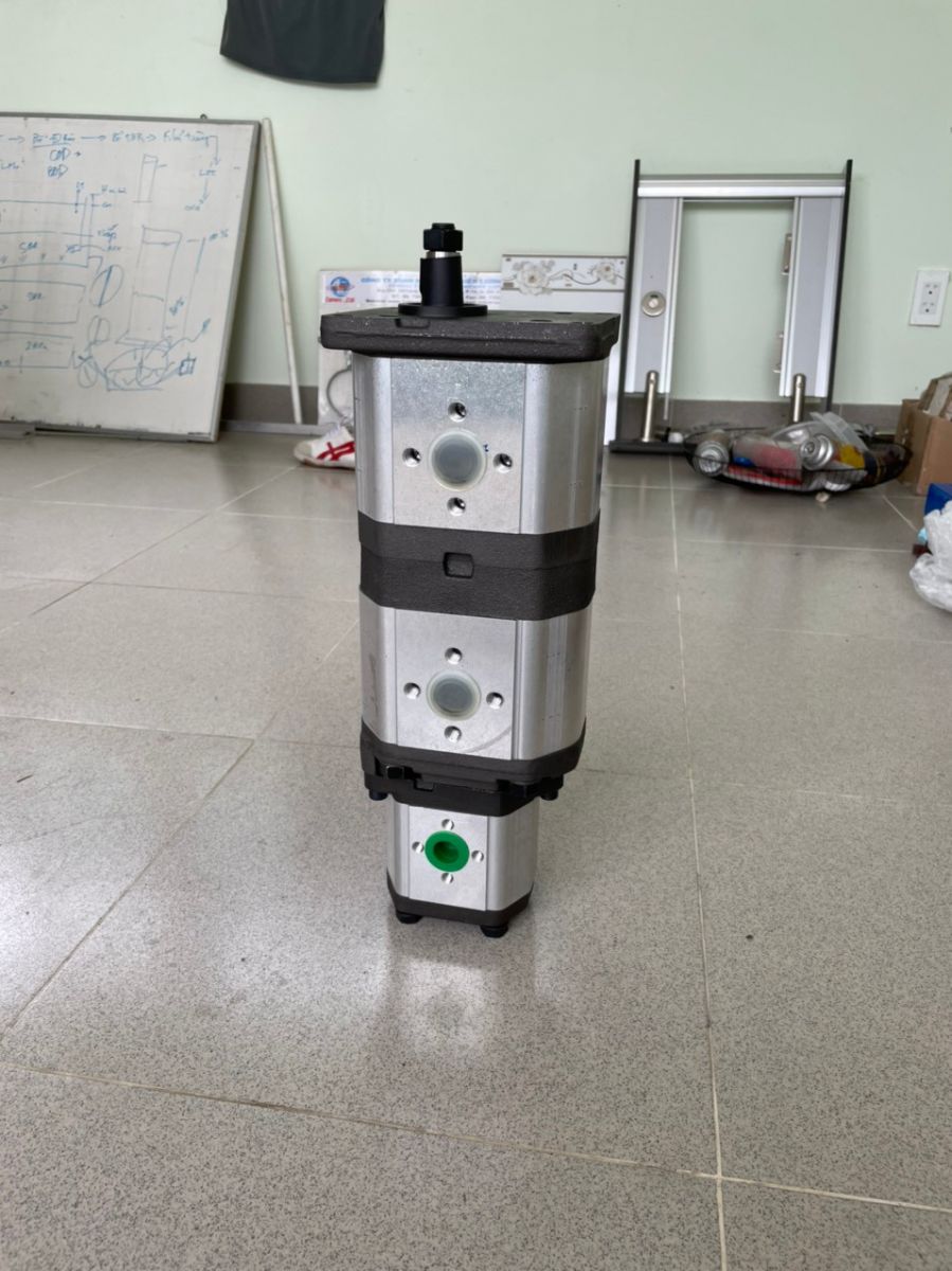 Test kiểm tra &aacute;p suất bơm dầu thủy lực.jpg