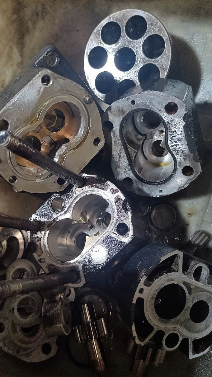Lắp đặt hệ thống bơm dầu thủy lực hoàn chỉnh.jpg