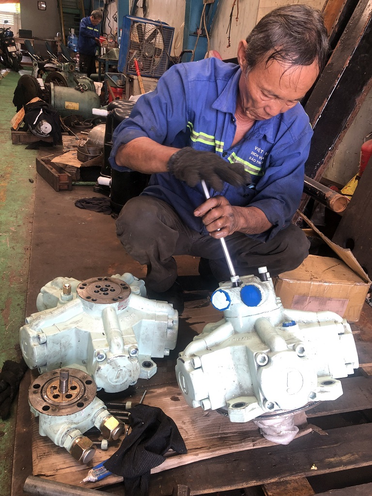 phuc hoi motor thuy luc.jpg