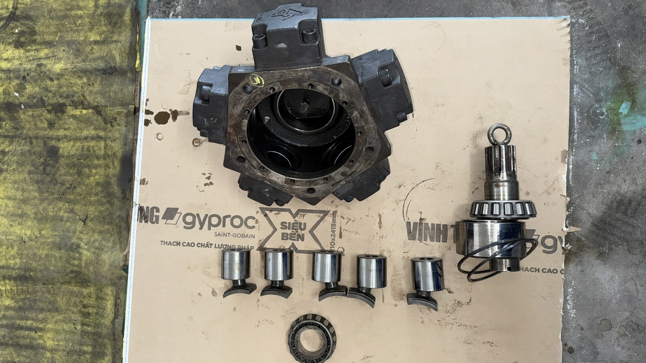 motor thủy lực gi&aacute; rẻ.jpg