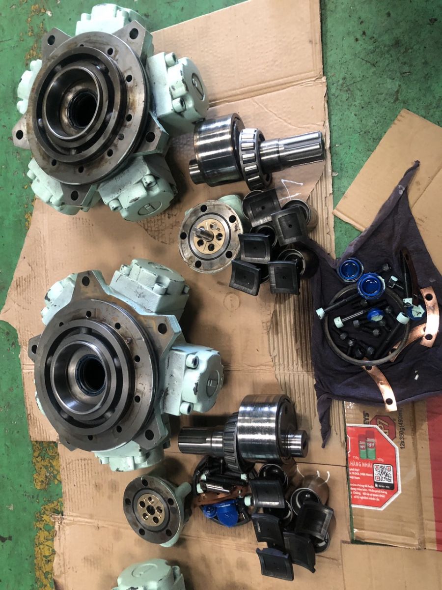 sửa motor piston hướng k&iacute;nh.jpg