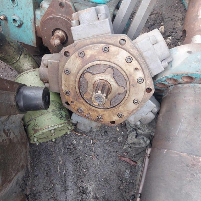sửa motor thủy lực tại xưởng.jpg