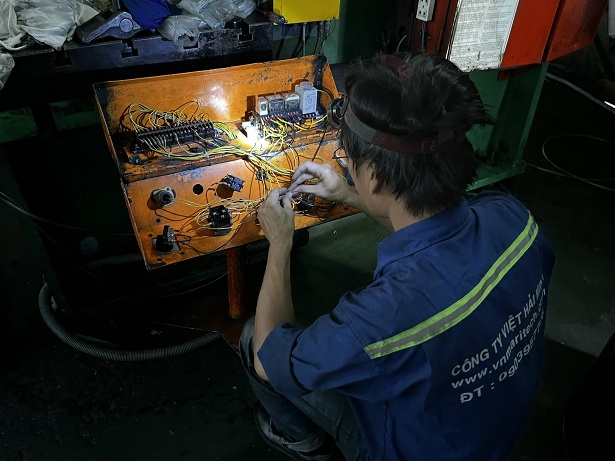 sua chua dien may dap Komatsu