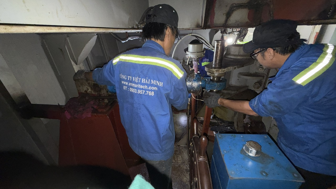 kiểm tra tổng thể máy lái thủy lực.jpg