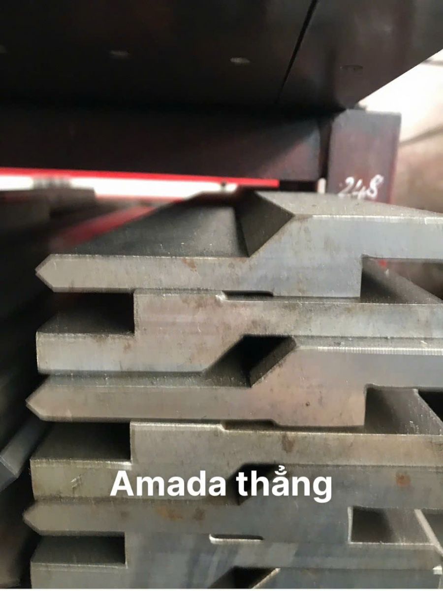 Công ty chuyên dao chấn CNC công nghiệp.jpg