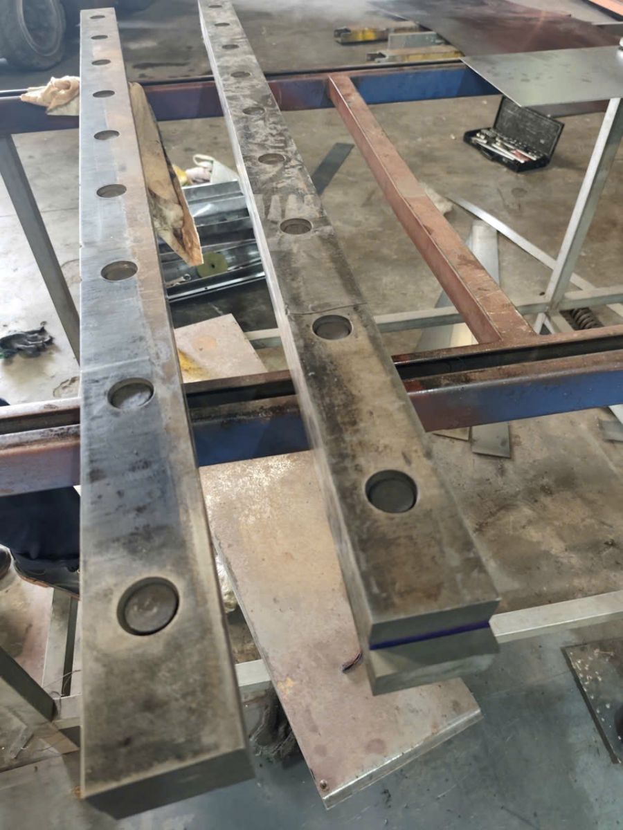 Nhà cung cấp dao cối máy chấn theo yêu cầu.jpg