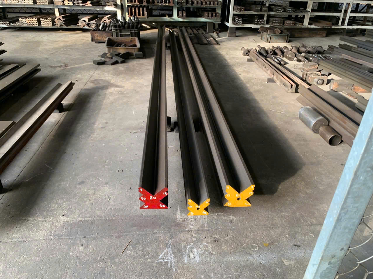 Căn chỉnh dao máy chấn CNC.jpg