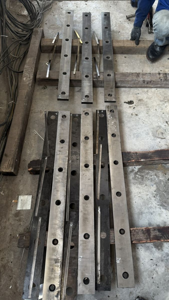 Dịch vụ sản xuất dao cắt t&ocirc;n SKD11 c&ocirc;ng nghiệp.jpg