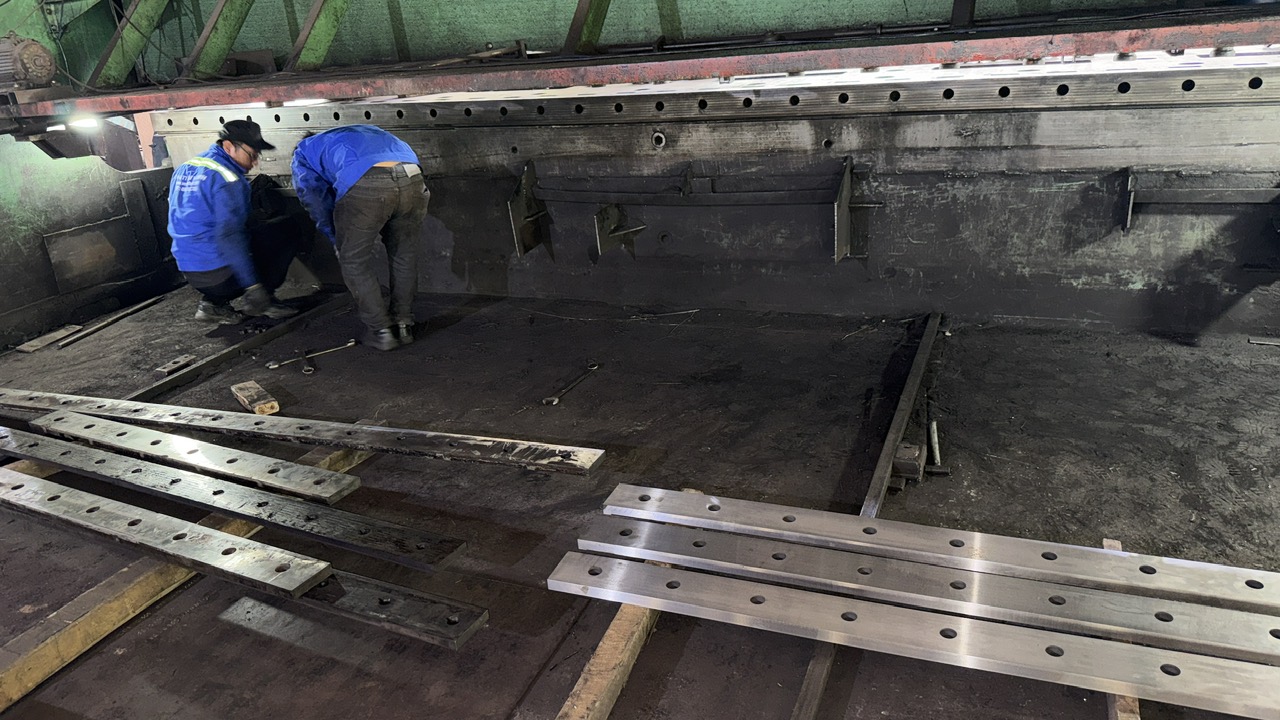 Gia c&ocirc;ng dao cắt t&ocirc;n thủy lực SKD11.jpg