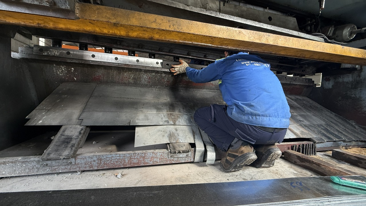 Gia c&ocirc;ng dao chấn CNC độ cứng cao.jpg