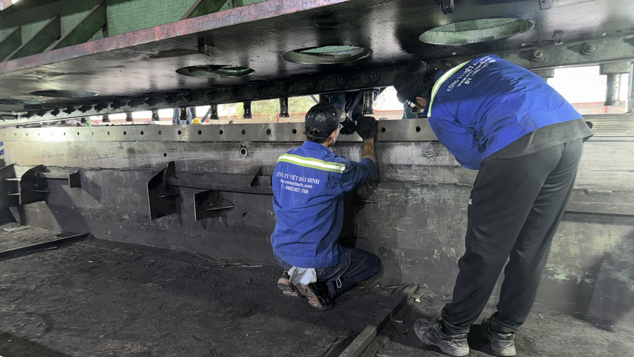 Xưởng sản xuất dao cối chấn c&ocirc;ng nghiệp.jpg