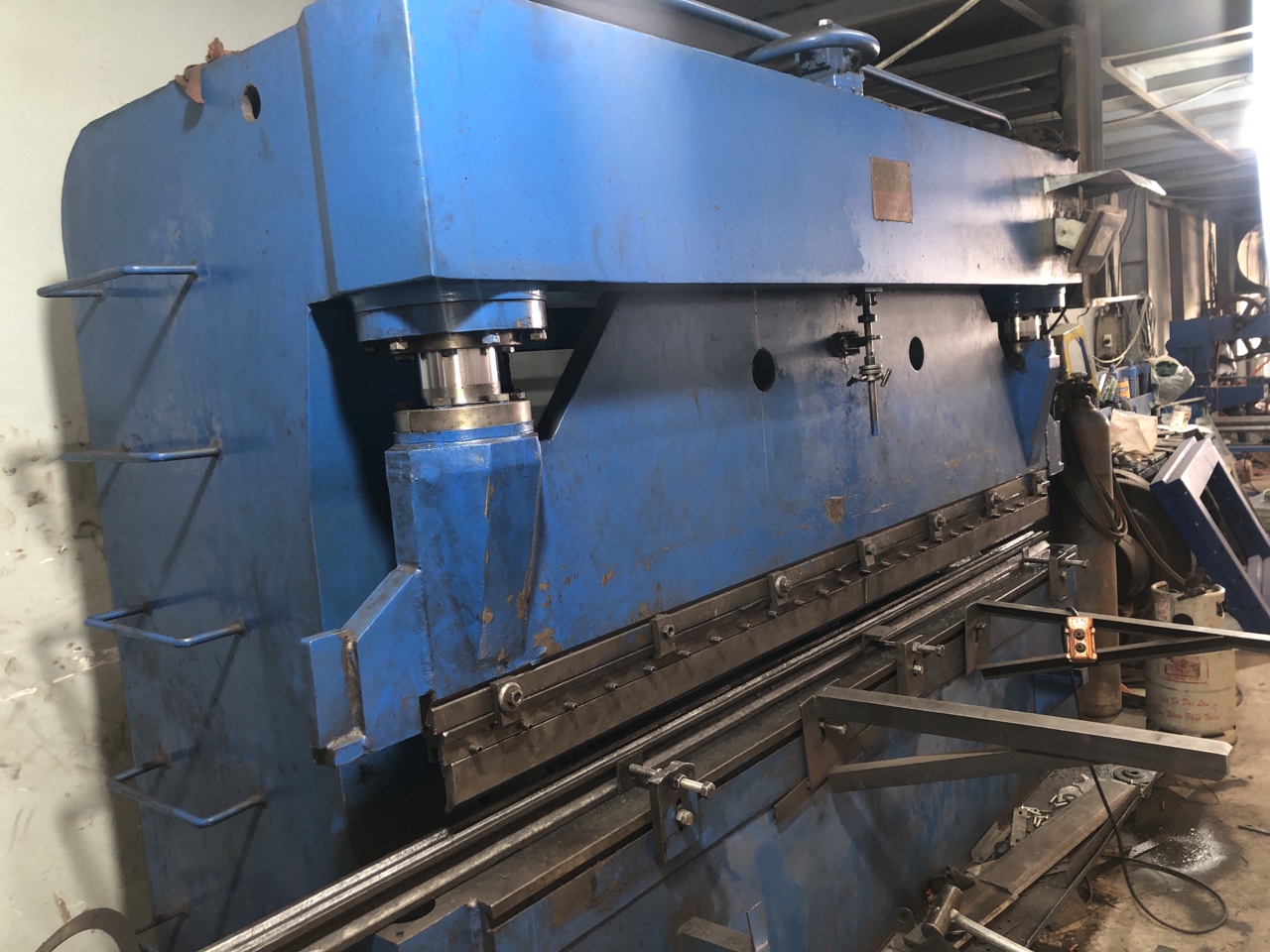 Quy trình vận hành máy chấn tôn thủy lực