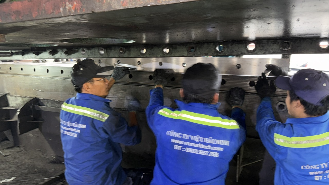 Gia công, mài, phục hồi dao cối máy chấn, máy cắt tôn theo yêu cầu